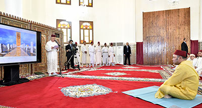 Ahmed Toufiq prCsente devant SM le Roi un exposC S