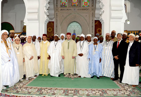 sm le roi preside linstallation du cs de la fondation mohammed vi des oulemas africains s