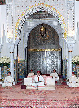 040812 sm le roi preside causerie religieuse 040812
