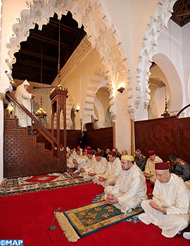 أمير المؤمنين يؤدي صلاة الجمعة بمسجد "الكتبية" بمراكش sm le roi amir almouminine mosquee alkotoubia 23112012