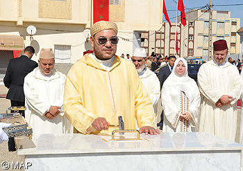 sm le roi programme reconstruction 9 mosquees al hoceima 07102011 2