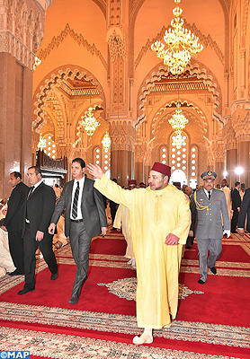 أمير المؤمنين يؤدي صلاة الجمعة ب "مسجد الحسن الثاني " بالدار البيضاء sm le roi priere du vendredi m 7
