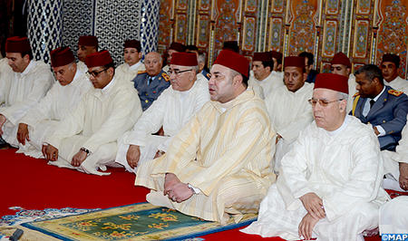 أمير المؤمنين يؤدي صلاة الجمعة بمسجد "كراكشو" بمدينة الرباط sm le roi accomplit la priere du vendredi a la mosquee karrakchou a rabat m1 09 05 2014