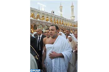 أمير المؤمنين يؤدي مناسك العمرة يوم الأربعاء 17 أكتوبر 2012 sm le roi accomplit rituel omra 171012