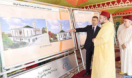 sm le roi pose la premiere pierre pour la construction d une mosquee a rabat m