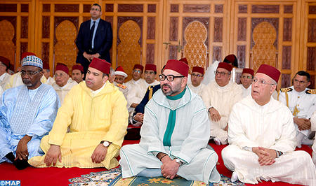 أمير المؤمنين يؤدي صلاة الجمعة بمسجد صاحبة السمو الأميرة للا لطيفة بسلا sm le roi priere du vendredi mosquee sa la princesse lalla latifa a sale m 0