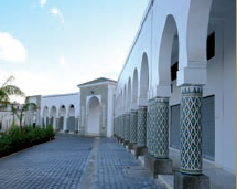 المركب التجاري الوقفي بجوار مسجد طارق بن زياد بطنجة المركب التجاري الوقفي بجوار مسجد طارق بن زياد بطنجة