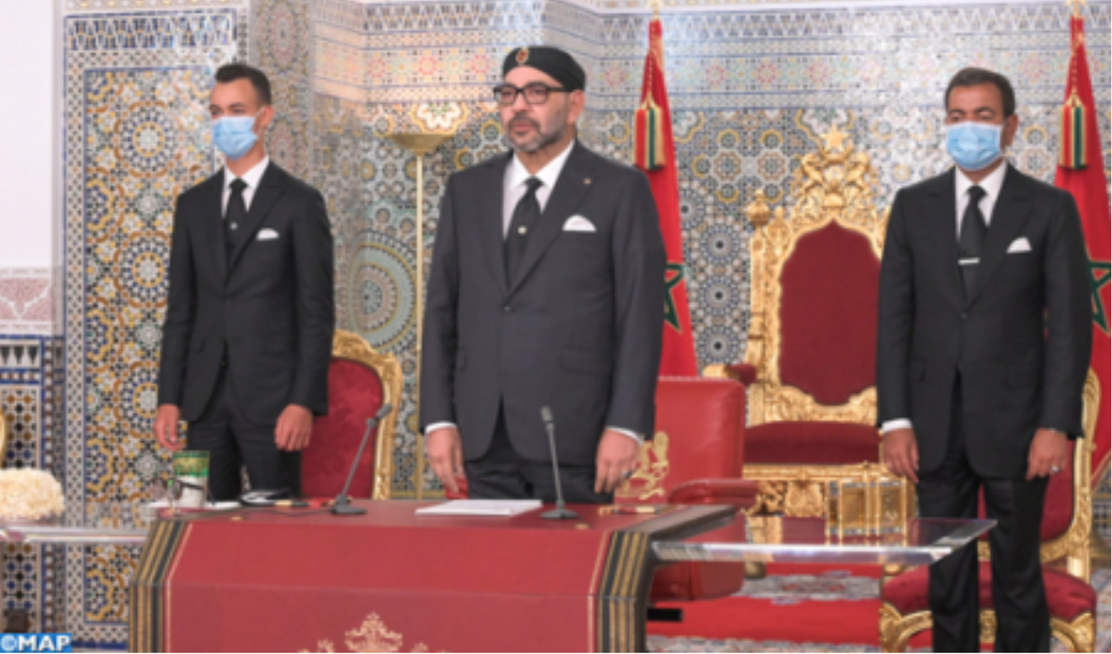 وجه صاحب الجلالة الملك محمد السادس، مساء اليوم الأربعاء، خطابا ساميا إلى الأمة بمناسبة عيد العرش المجيد الذي يصادف الذكرى الحادية والعشرين لتربع جلالته على عرش أسلافه المنعمين