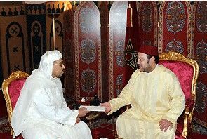 أمير المؤمنين يسلم السيد محمد الكبير بن أحمد التيجاني ظهير تعيينه 36567165 p 2