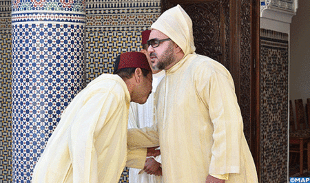 أمير المؤمنين يؤدي صلاة عيد الأضحى المبارك بمسجد أهل فاس بالمشور السعيد بالرباط ويتقبل التهاني بهذه المناسبة السعيدة adha 1437 anim 0