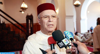 التوفيق: أداء أمير المؤمنين صلاة الجمعة في الدول الإفريقية رسالة لصيانة الإسلام المعتدل Ahmed toufiq 400 x 216