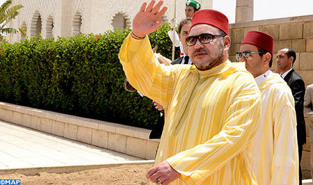 أمير المؤمنين يؤدي صلاة الجمعة بمسجد حسان بالرباط