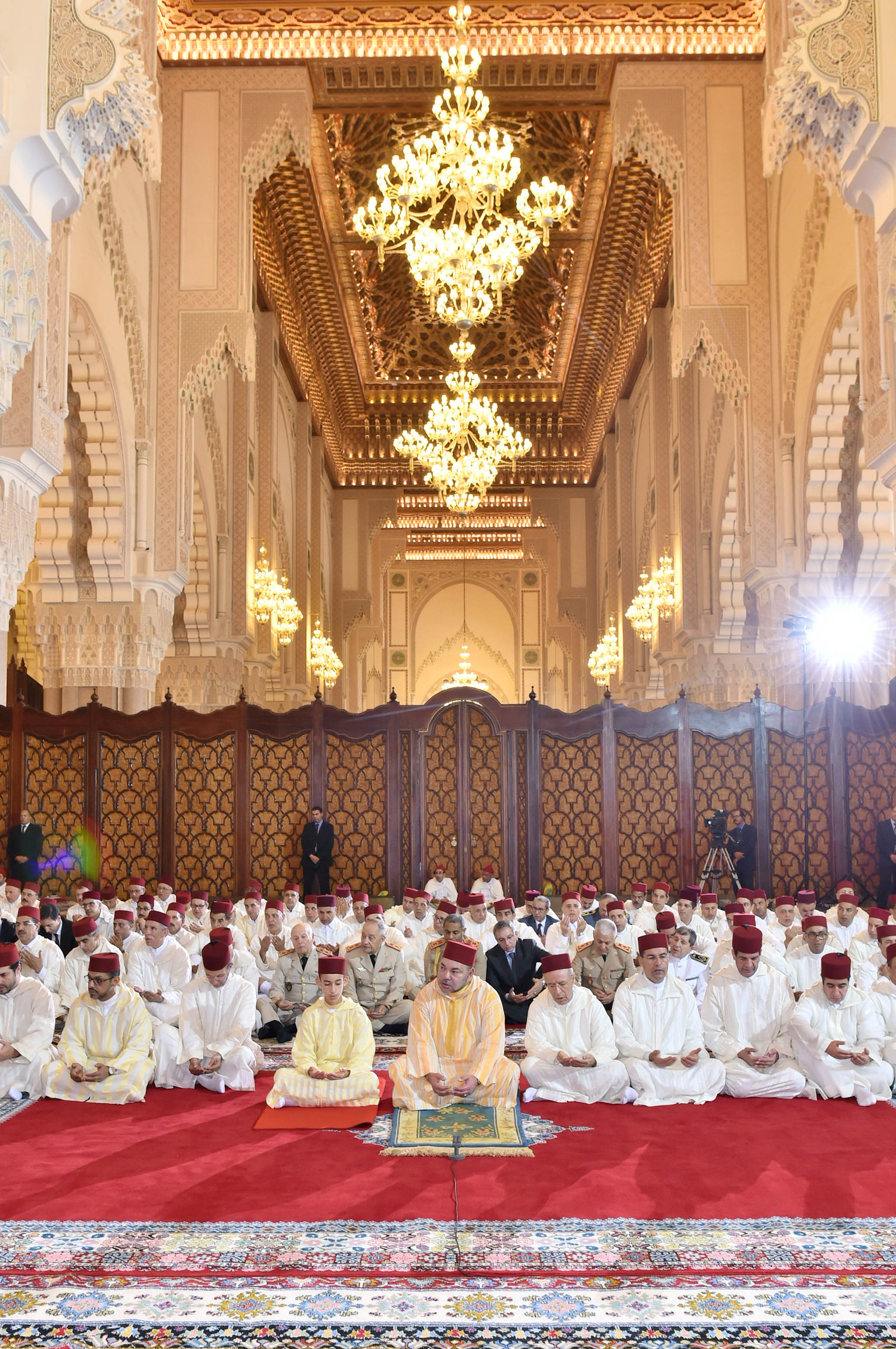 أمير المؤمنين يؤدي صلاة الجمعة بمسجد الحسن الثاني بالدار البيضاء sm le roi mosquee hassan ii casablanca g 10