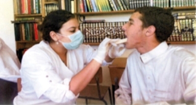 فحص طبي بأمراض الفم والأسنان لفائدة تلاميذ مؤسسة للتعليم العتيق فحص طبي بأمراض الفم والأسنان لفائدة تلاميذ مؤسسة للتعليم العتيق