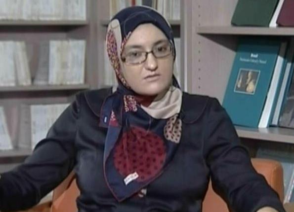 المرأة العاملة والأدوار الأساسية المرأة العاملة والأدوار الأساسية