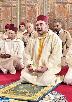 أمير المؤمنين يؤدي صلاة الجمعة بمسجد حي المطار بمدينة الدار البيضاء