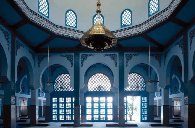 مسجد محمد السادس، المضيق
