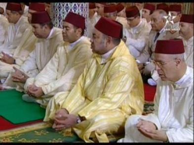 أمير المؤمنين يؤدي صلاة الجمعة بـ أمير المؤمنين يؤدي صلاة الجمعة بـ