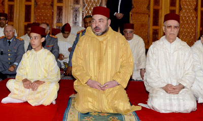 sm le roi accomplit la priere du vendredi a la mosquee cheikh saif a rabat s