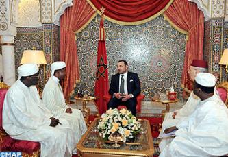 أمير المؤمنين جلالة الملك يستقبل وفدا عن المجلس الأعلى للشؤون الإسلامية الغابوني بمقر إقامته بليبرفيل
