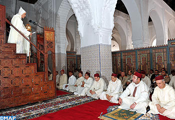 أمير المؤمنين يؤدي صلاة الجمعة بمسجد أبي العبلس السبتي بمدينة مراكش 5 أكتوبر 2012 أمير المؤمنين يؤدي صلاة الجمعة بمسجد أبي العبلس السبتي بمدينة مراكش 5 أكتوبر 2012